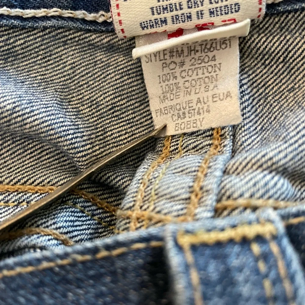 True Religion Made in USA Perfectly Distressed Bobby Jean SZ‎ 36 Style MJHT66U51
